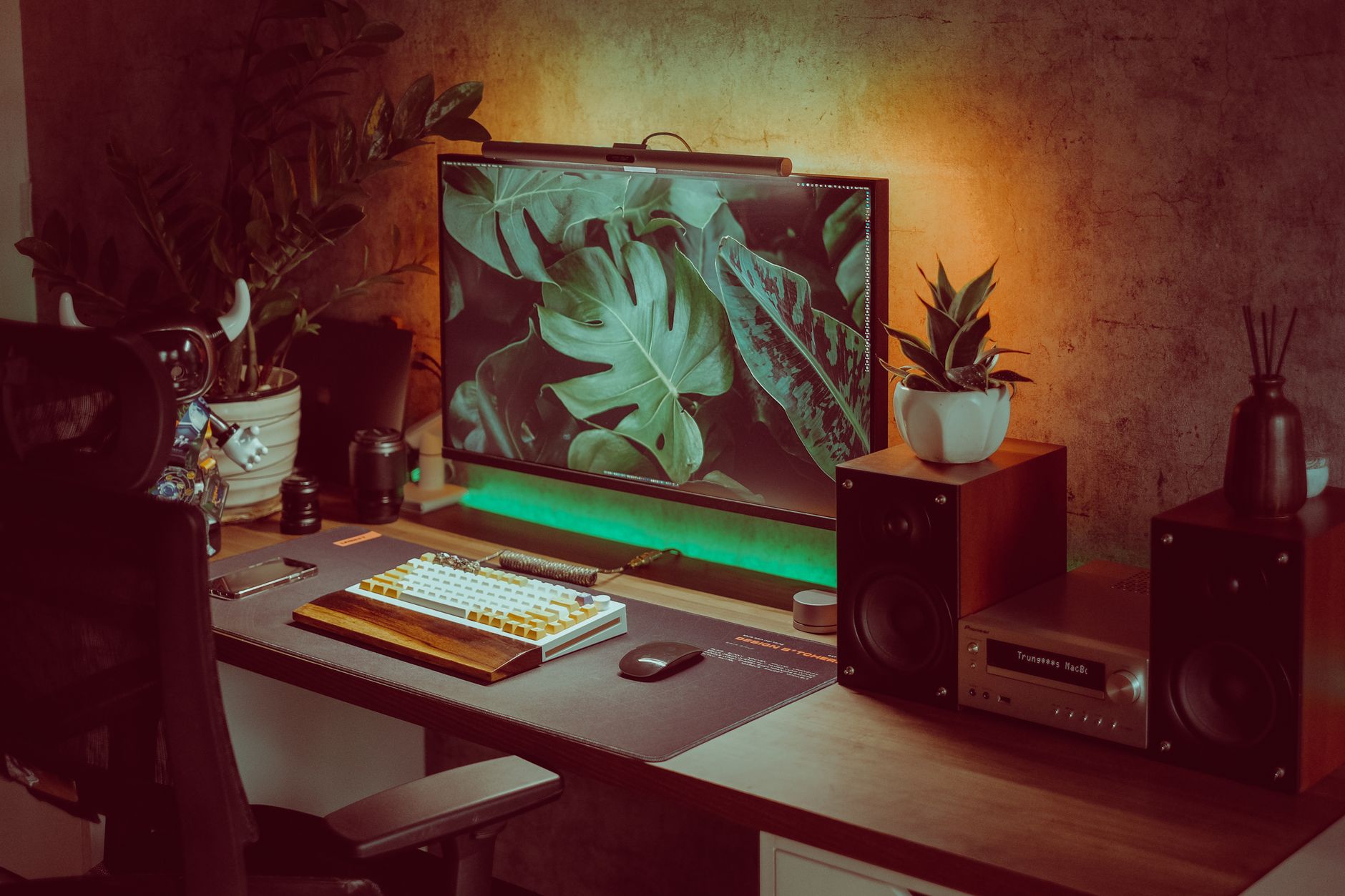 studio monitor speaker home recording desk setup