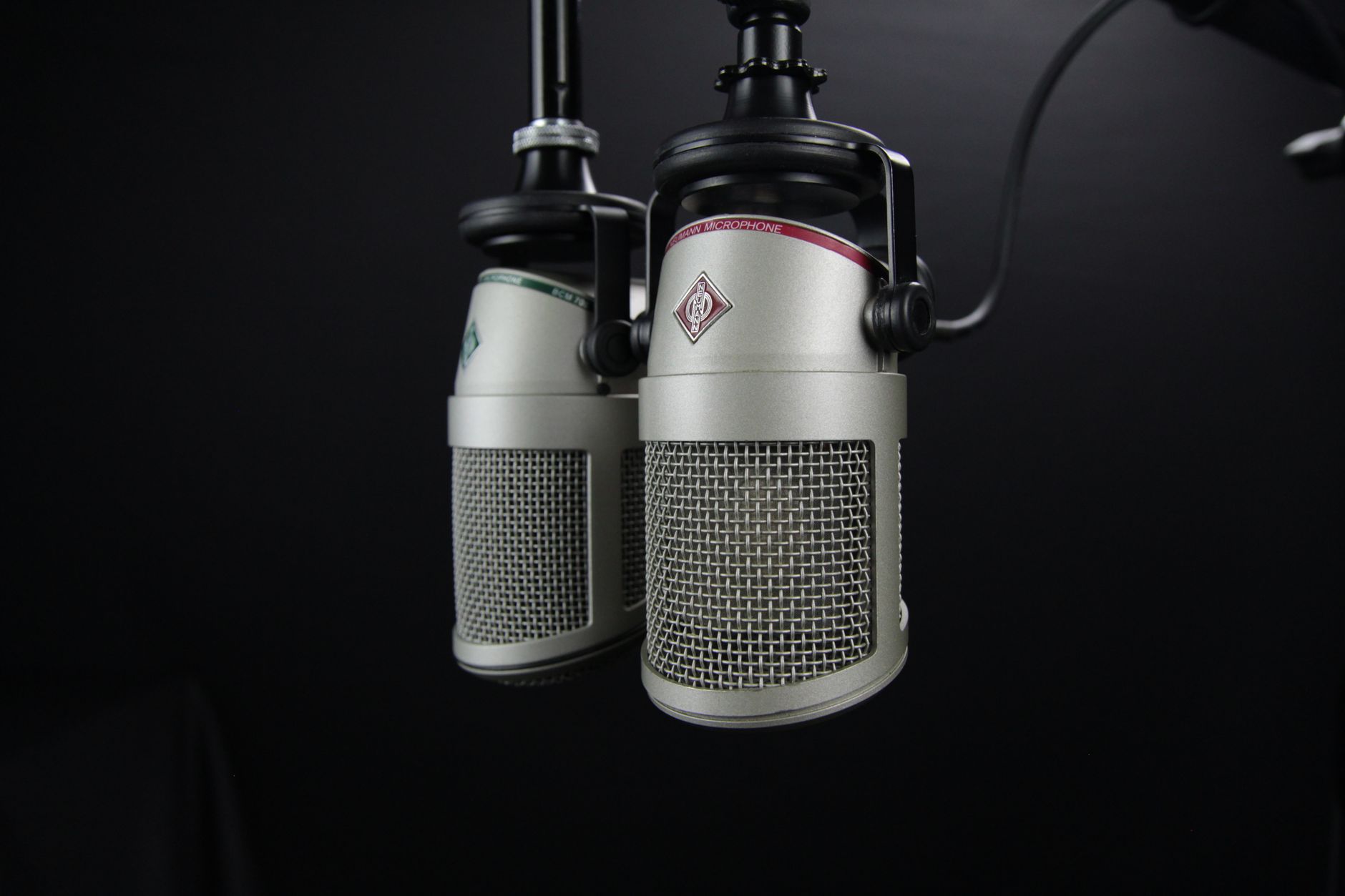 ribbon microphone in front of guitar cabinet vintage recording setup