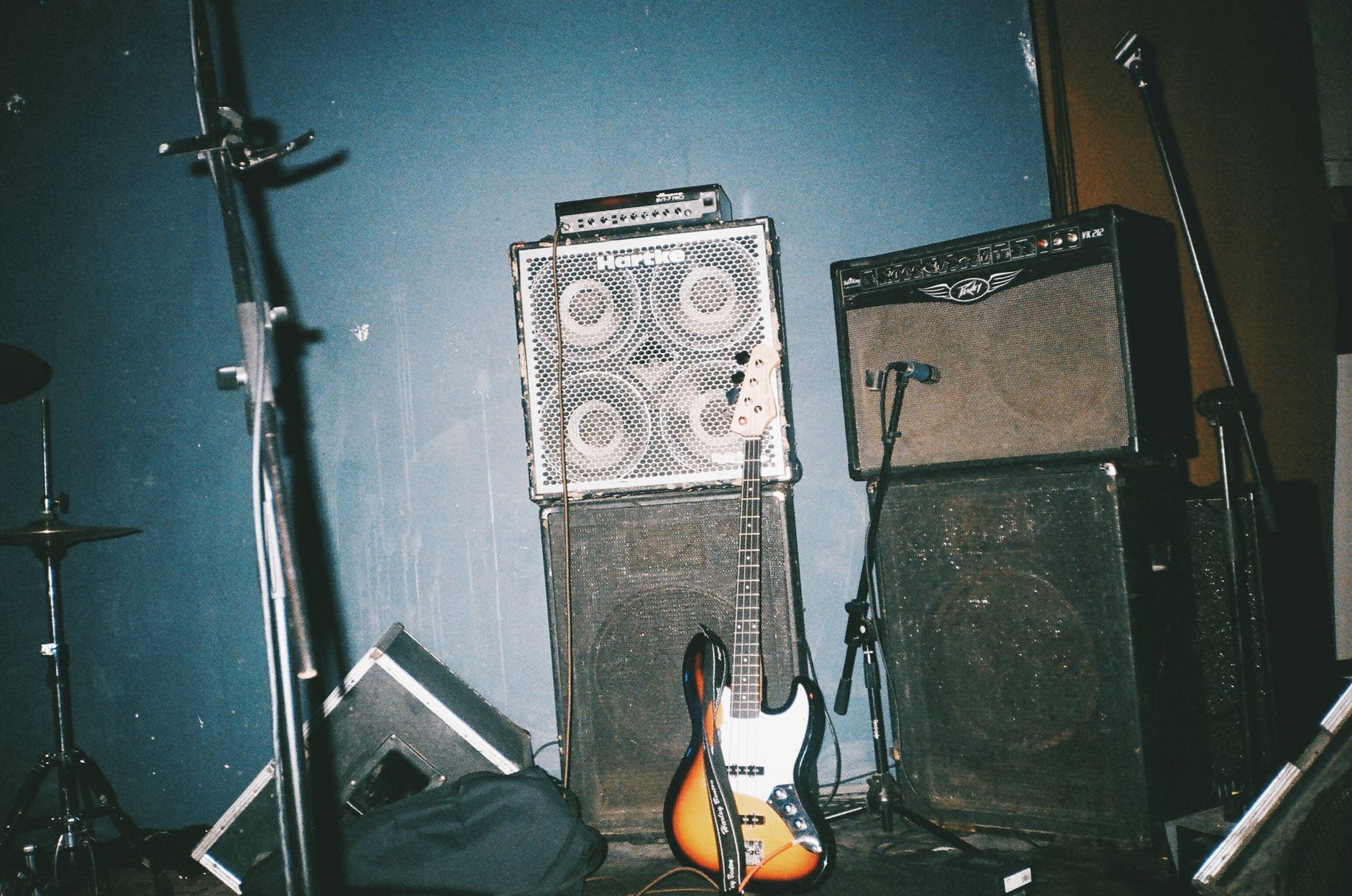 microphone placement diagram guitar speaker cone angle close-up