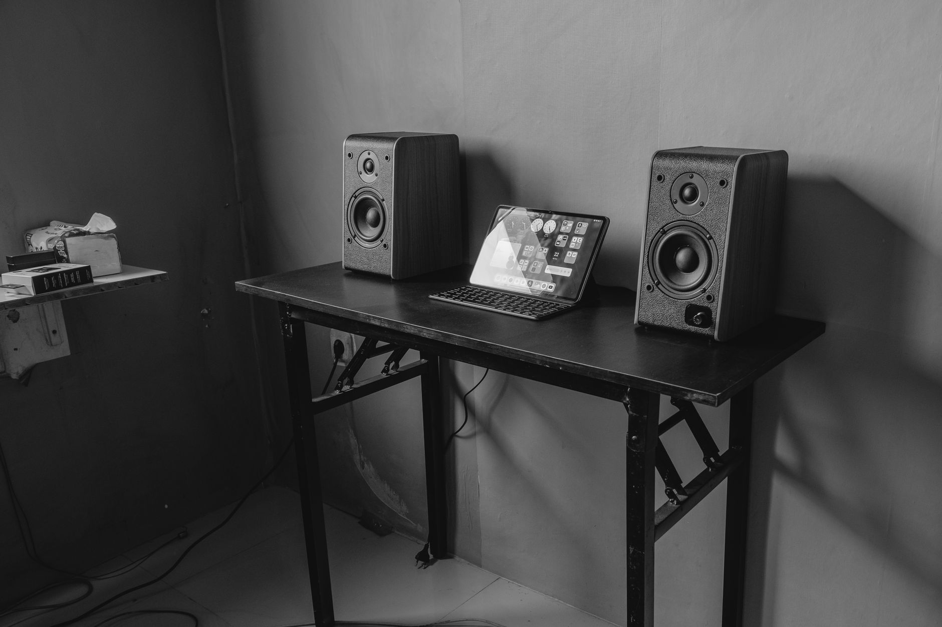 bookshelf studio monitors close-up tweeter woofer