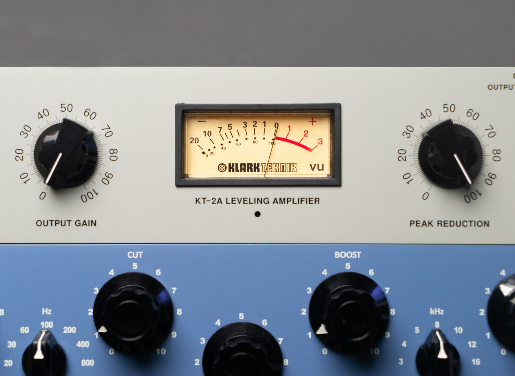 focusrite scarlett audio interface front panel knobs close-up