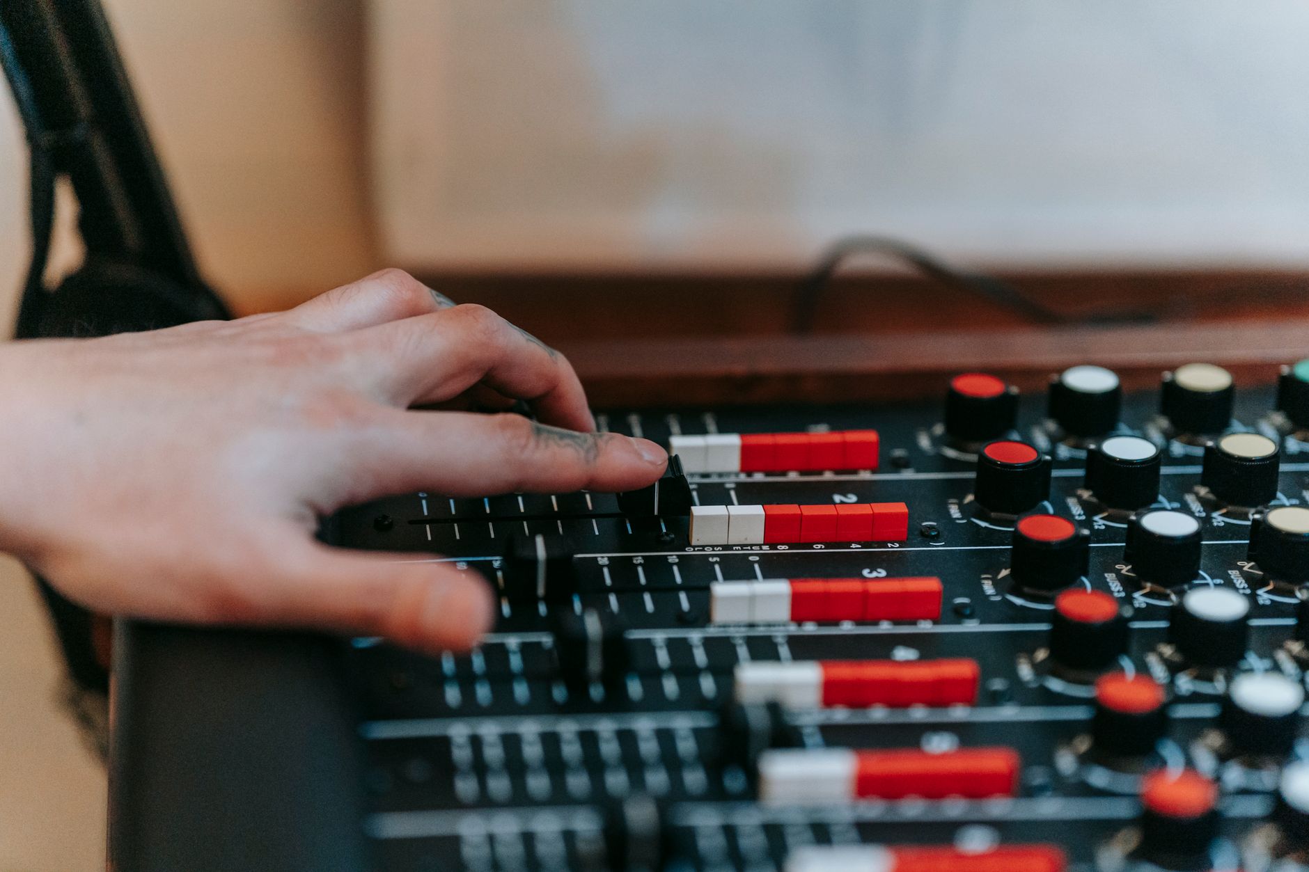 audio interface USB connection close-up gain knobs