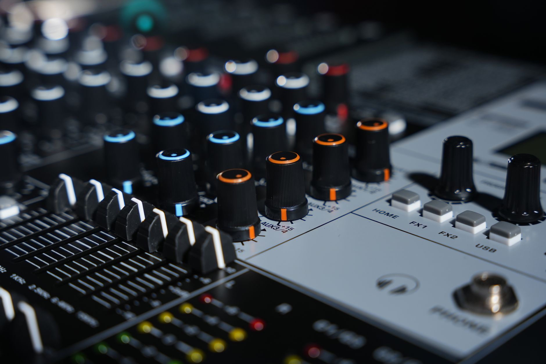 audio interface gain knob home studio recording