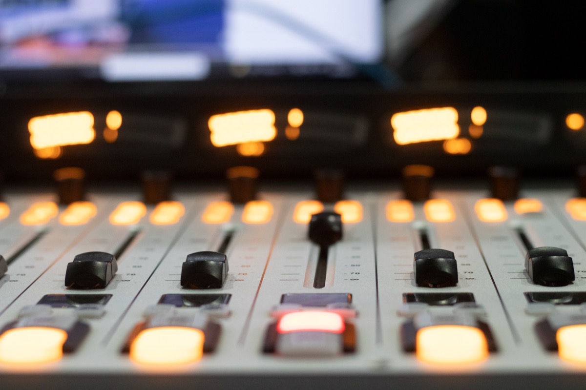 audio interface bass DI recording setup desk