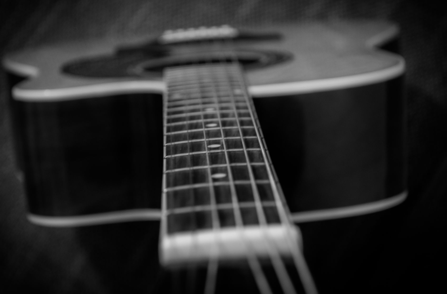 condenser microphone positioned at acoustic guitar 12th fret