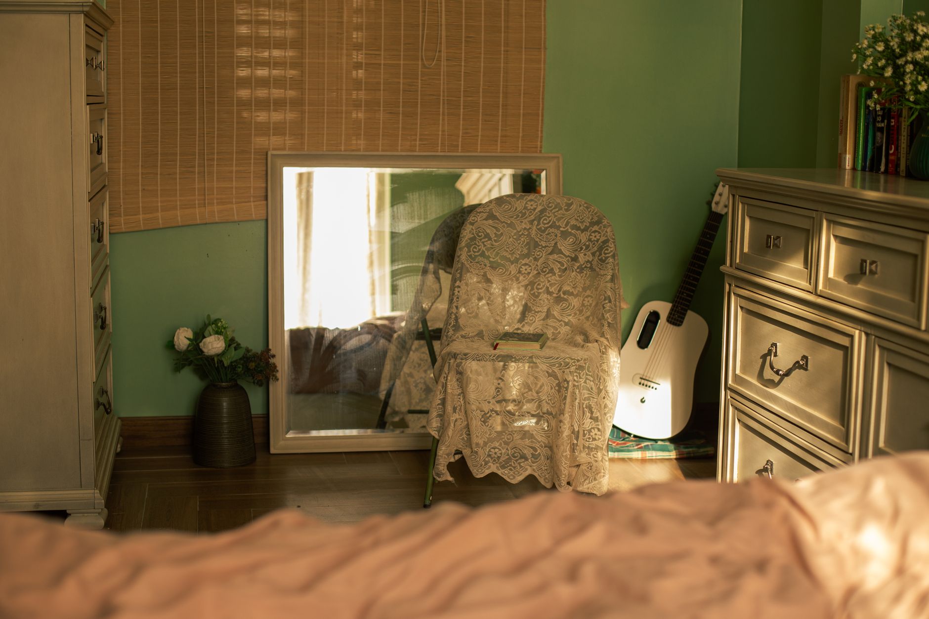 untreated bedroom studio with standing waves visualization