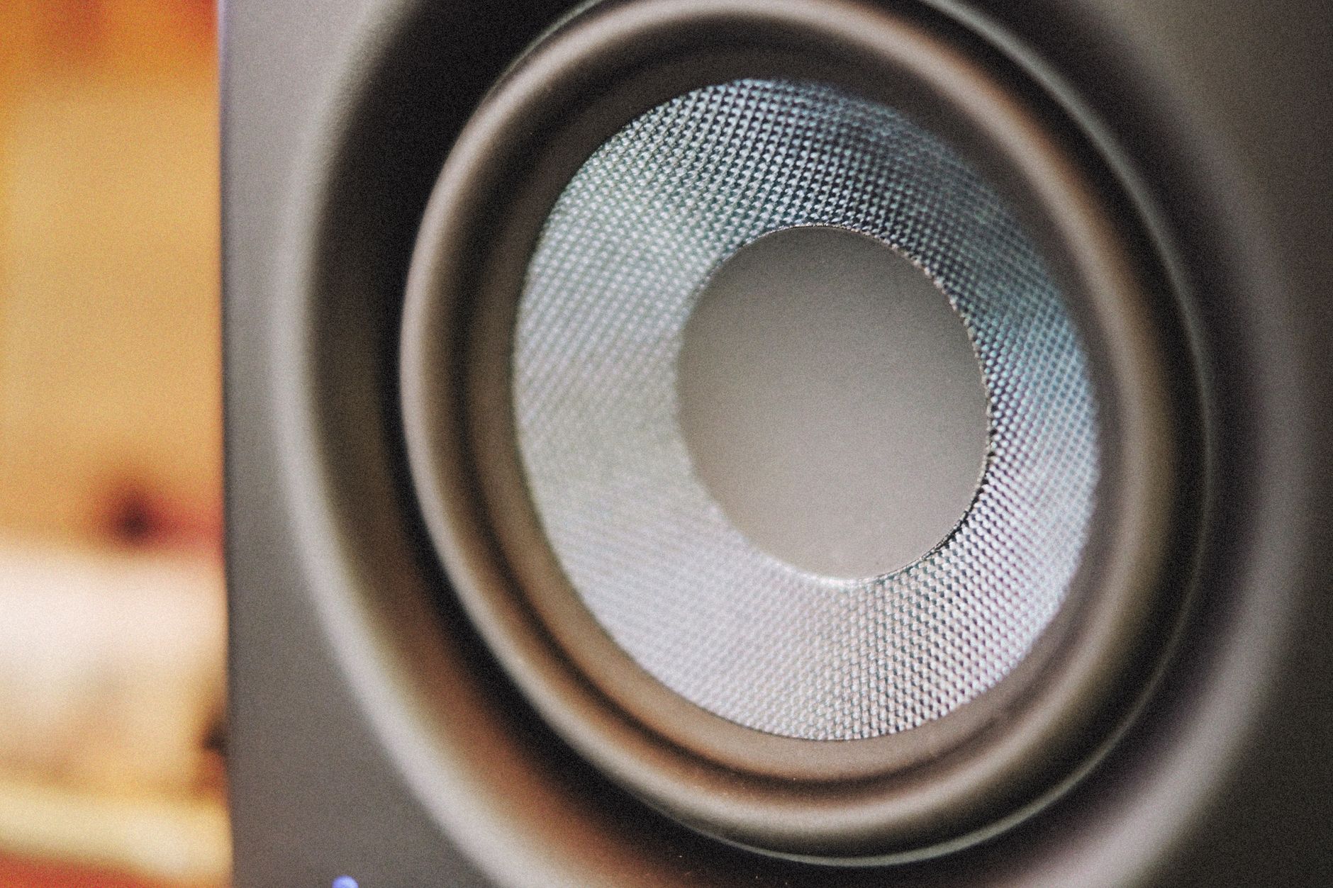 studio monitor nearfield placement on desk acoustic foam