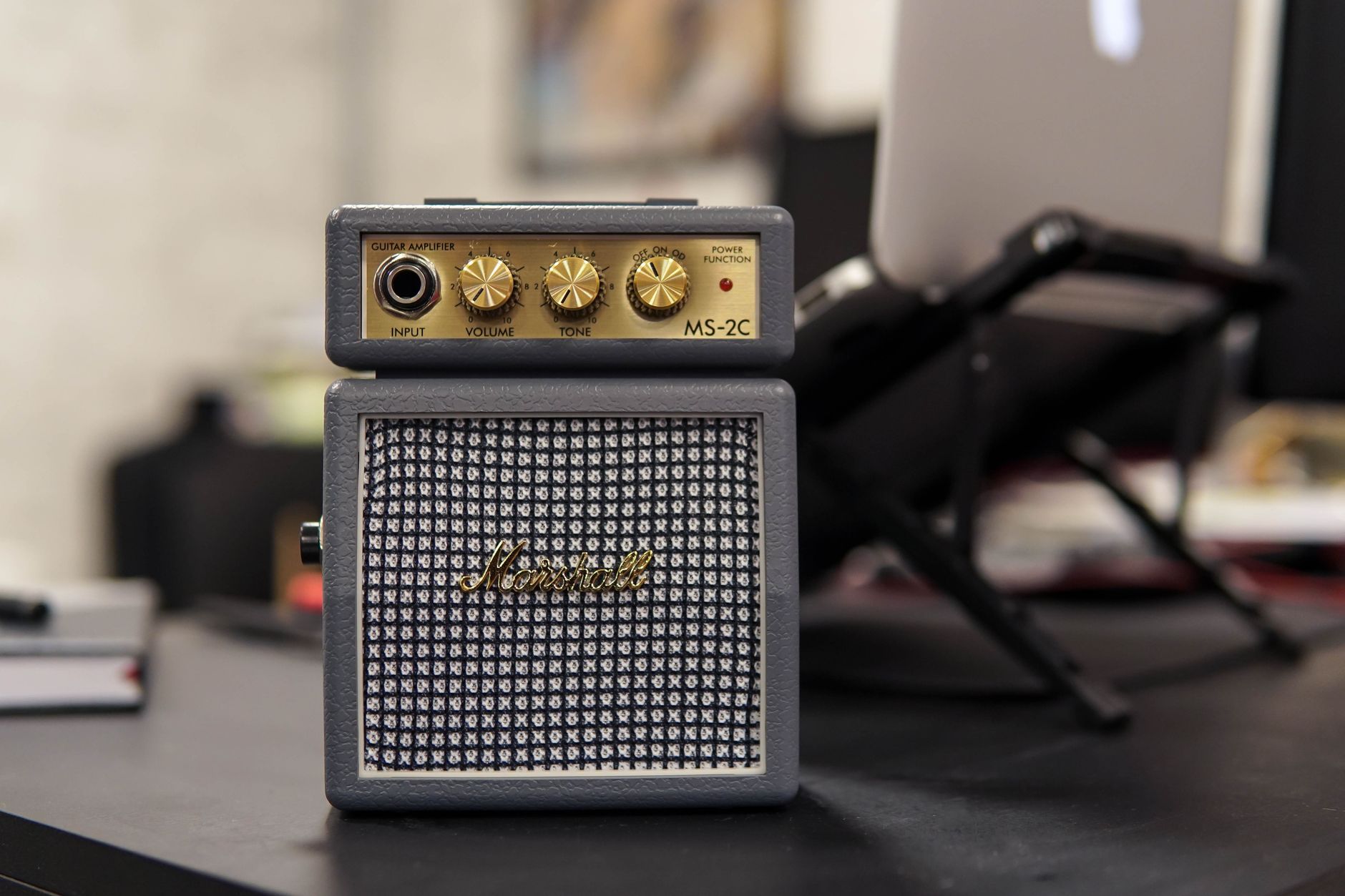 audio interface guitar input DI box desk
