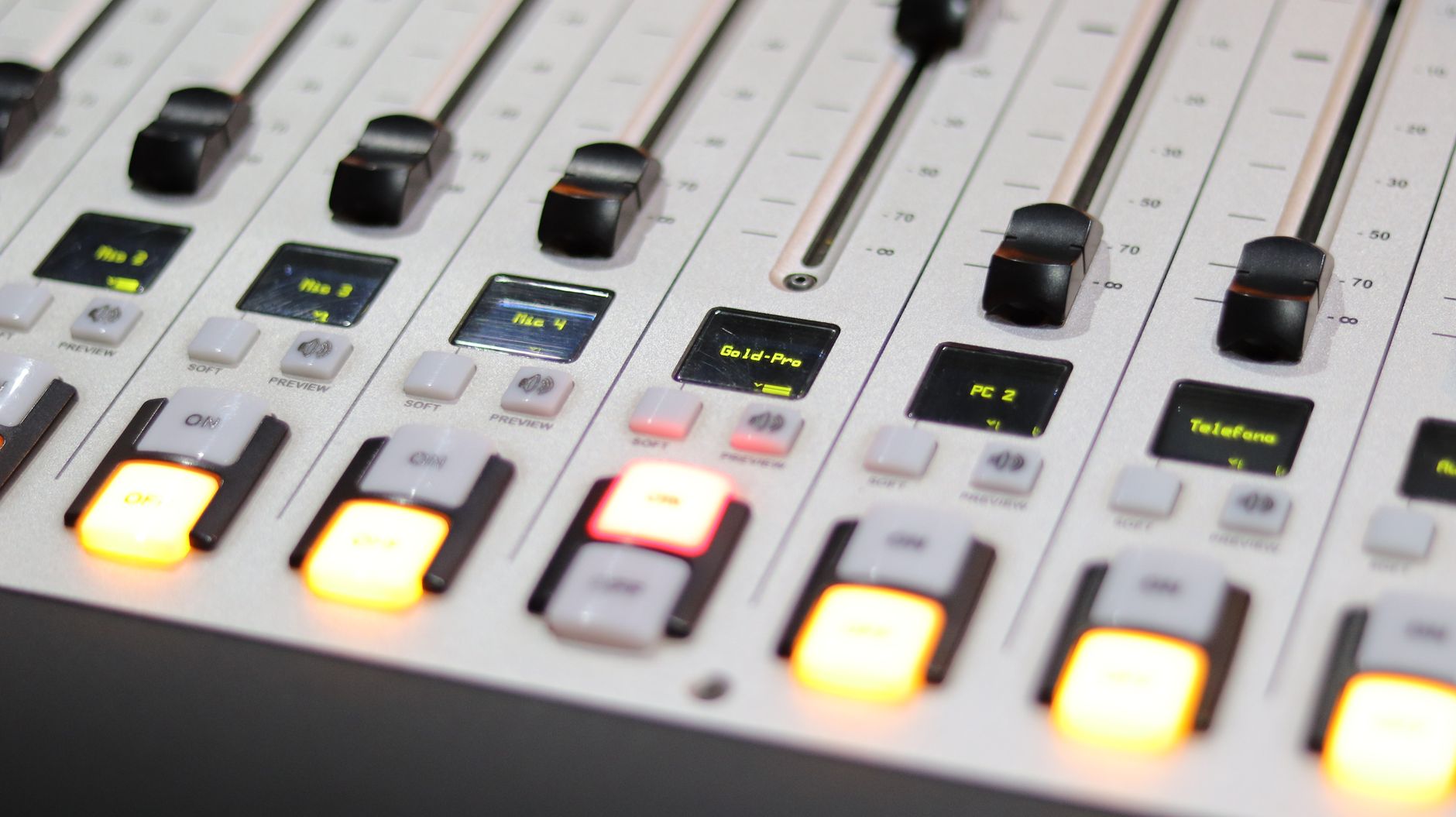 ssl 2 audio interface front panel knobs