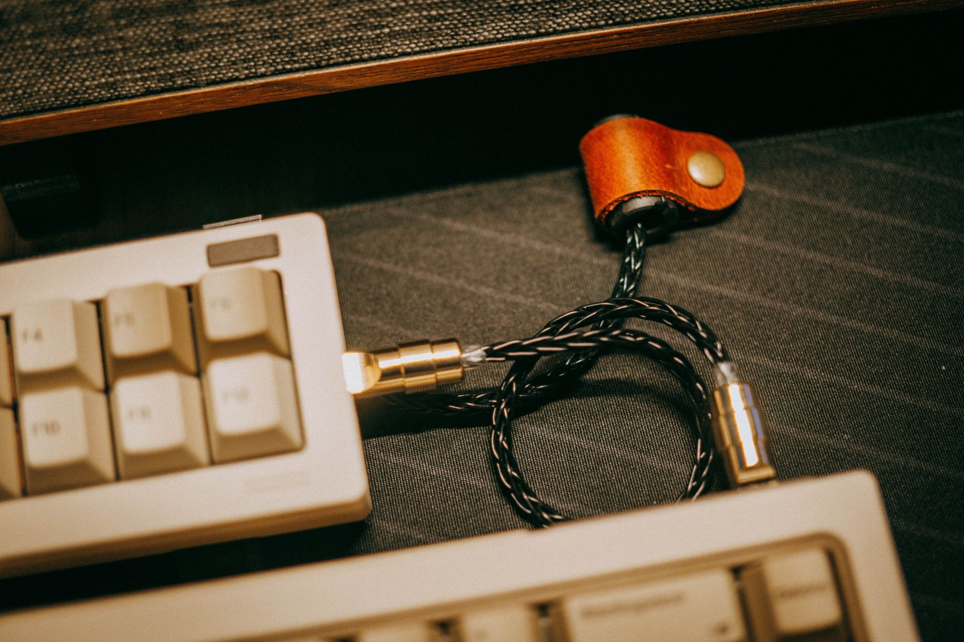 focusrite scarlett audio interface usb cable desktop